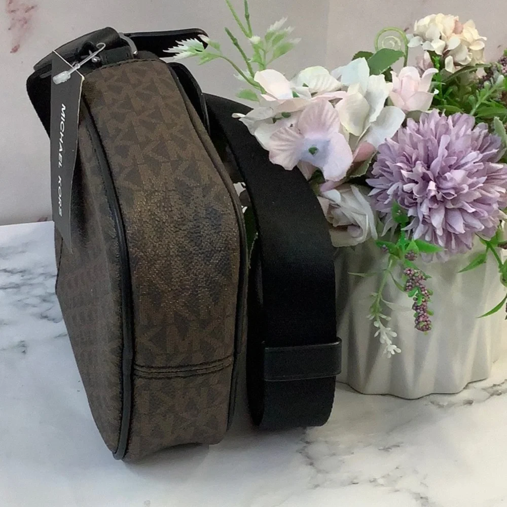NWT Michael Kors Hudson Flap Phone Crossbody Brown/Black Signature
